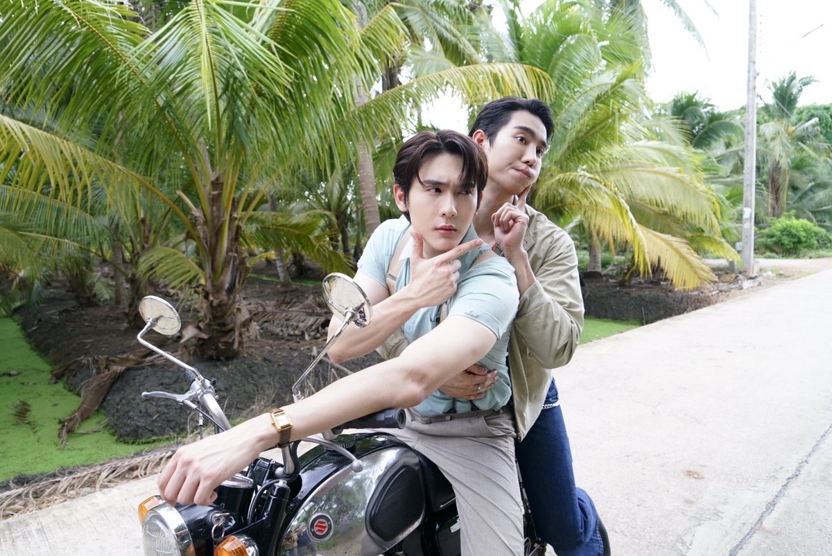 Pimvenus02's tweet photo. แบ๊วจัดเลยลูกพี่เสนของหม่ามี้ 555555

HONGSEN KLOOKFOON Q24
#LoversAndGangsters #ฟอสบุ๊ค https://t.co/OOL2BtOnKR
