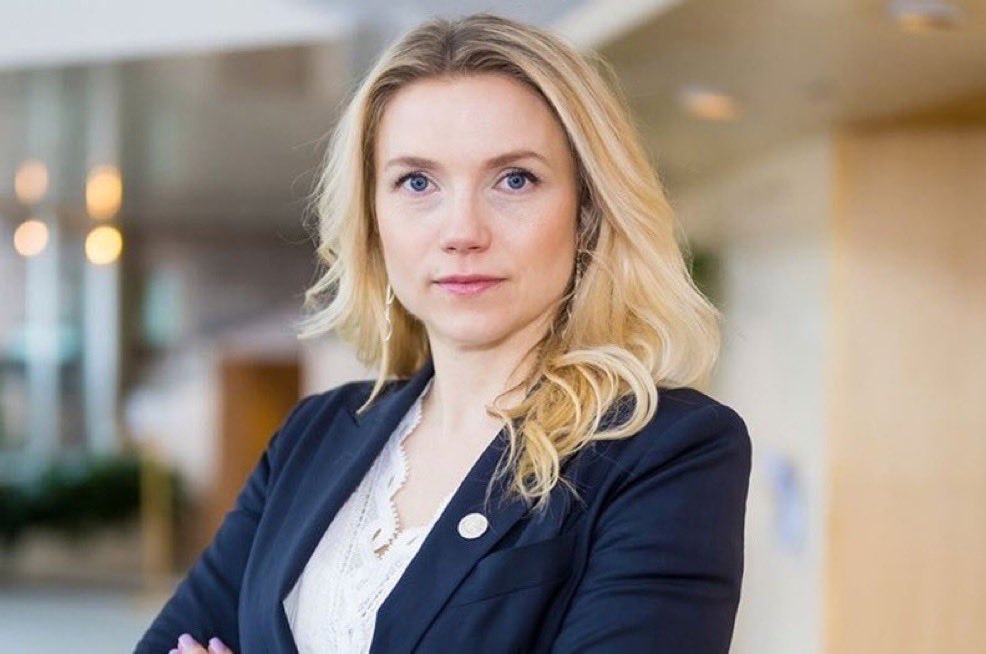 PsyGuy007's tweet photo. 🇸🇪 La députée suédoise au Parlement européen, Beatrice Eugen Timgren, affirme : « L'islamisme constitue une menace pour les droits des femmes en Europe. »

🗣️ Êtes-vous d’accord avec elle ?

A. OUI
B. NON https://t.co/qzV129YE0X