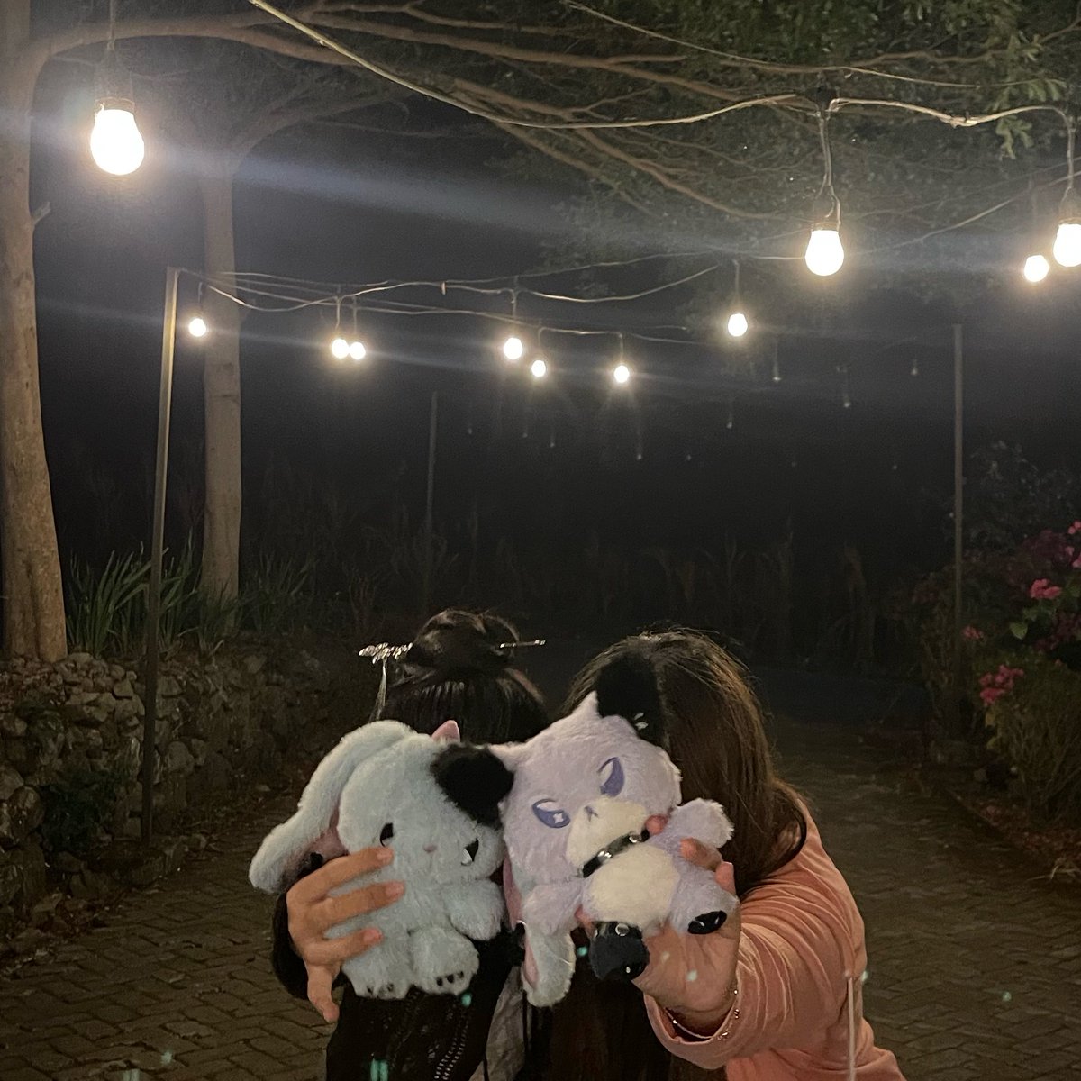 odeyoju's tweet photo. such a spontaneous healing day <3 

shotout buat adek cowokku yg menawarkan diri nganterin dan nungguin aku bikin kuku padahal sebelumnya kita berdua anteng bgt nonton anime pagi-pagi, siangnya juga ditemenin belanja jadi ada yg bawain belanjaanku huhu ily adek kecil yg udh gede https://t.co/QqanwQjRiC