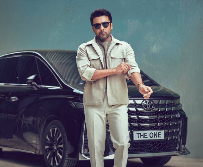 jerinGeorgekut2's tweet photo. EXPECT THE UNEXPECTED / 200 CRORES INCOMING 👊🔥

#VishwanathAndSons Movie 11 Days World wide Box-office update :

🔻Tamilnadu  —  51.13 Cr
🔻Telangana  —  28.84 Cr
🔻Andhra Pradesh —  25.82 Cr
🔻Karnataka  —  15.81 Cr
🔻Kerala  —  7.43 Cr
🔻Rest of India  —  1.70 Cr

Total Domestic  :  130.73 Cr

Overseas  :  $6.33 Million / INR 60.39 Cr

Total Ww  =  191.12 Crores ✅

Excellent run continuing across the Globe — Crossed 191 Crores Mark in just 11 Days 💥💥

Marching towards 200 Crores Mark ( as per trade figures ) 🔜

Now World wide breakeven is just 14 Crores away 🎯

Different genres — different seasons — ONE Hero — Back-to-back Theatrical Hits for @Suriya_offl 🎯💥 

Language wise breakdown ( Domestic ) :

🔻Tamil   —   72.32 Crores
🔻Telugu  —  58.41 Crores

Day wise breakdown ( Domestic ) :

🔻Day  1  —  19.99 Cr
🔻Day 2  —  28.40 Cr ( 42.07% growth )
🔻Day 3  —  24.92 Cr ( 12.25% drop )

🔻Day 4  —  9.75 Crores ( 60.87% drop )
🔻Day 5  —  7.91 Crores ( 18.87% drop )
🔻Day 6  —  6.96 Crores ( 12% drop )
🔻Day 7  —  5.67 Crores ( 18.53% drop )
🔻Day 8  —  5.70 Crores ( 0.53% growth )
🔻Day 9  —  8.77 Crores ( 66.14% growth )
🔻Day 10  —  9.32 Crores ( 6.27% growth )

🔻Day 11  —  3.36 Crores ( 63.94% drop )

NB : The numbers mentioned here are trade figures & not official producers numbers. 

#Suriya #VAS #VASTelugu #VASBookings #VASBlockbuster #MamithaBaiju #VenkyAtluri