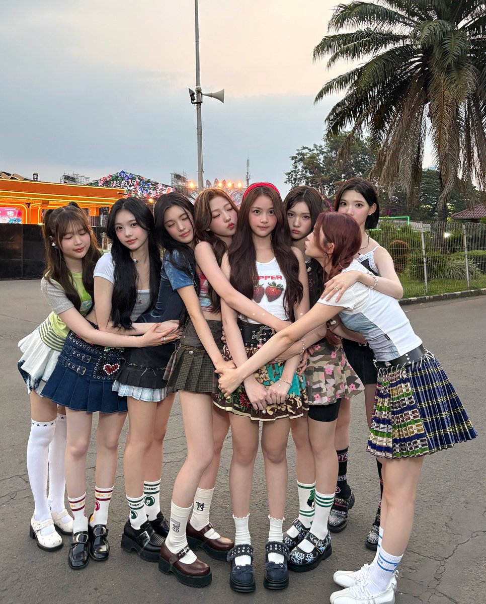 timeto_JUUN's tweet photo. 250826 하츠투하츠 인스타그램

Panggung yang dulu kita lihat, kini jadi milik kita💗

#하츠투하츠 #Hearts2Hearts #H2H 
#주은 #JUUN https://t.co/noP7Kt8lzB