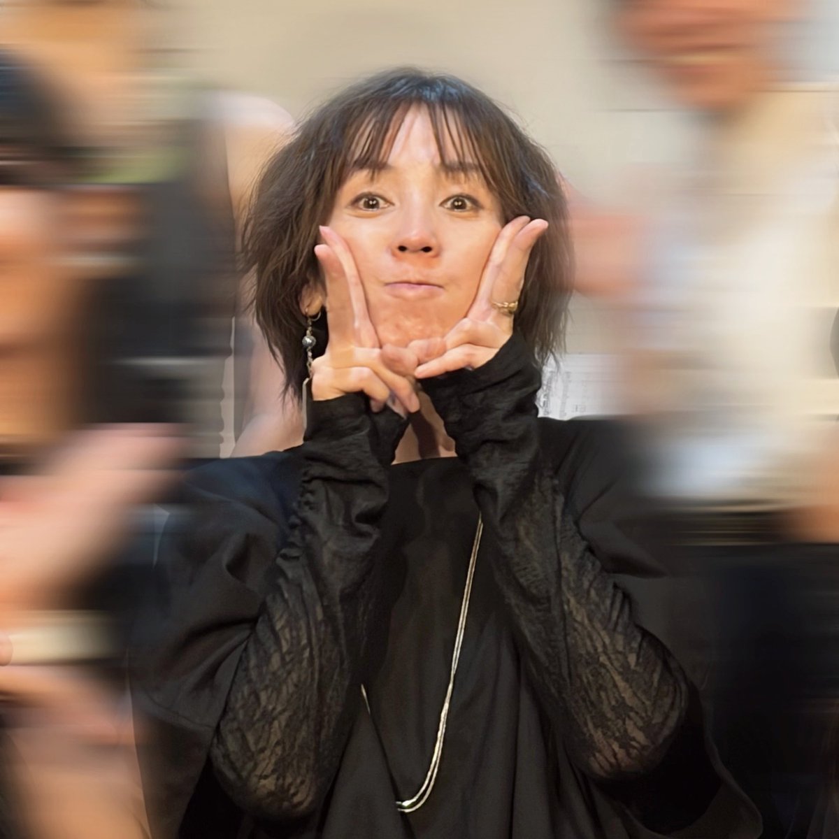 Sui_06_08's tweet photo. あのんさーーーーーーーーん！！！！！！
もうめちゃめちゃかっこよかったです！！
たくさんお話できて幸せでございました🙇🏻‍♀️⸒⸒
いつもだけど今日も亜音さんに心奪われました😭
朗読聞けなかったのでまたいつかやって欲しいです🙏🏻💫 https://t.co/kIS0qUOpQn