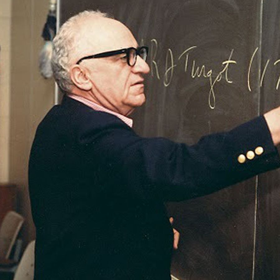 xestadominimo's tweet photo. “Los impuestos son un robo a gran escala, porque atentan contra el derecho de propiedad y su finalidad es mantener a una casta de parásitos que viven a costa de los gobernados”.

- Murray Rothbard – https://t.co/Tc0Jn4VOiA
