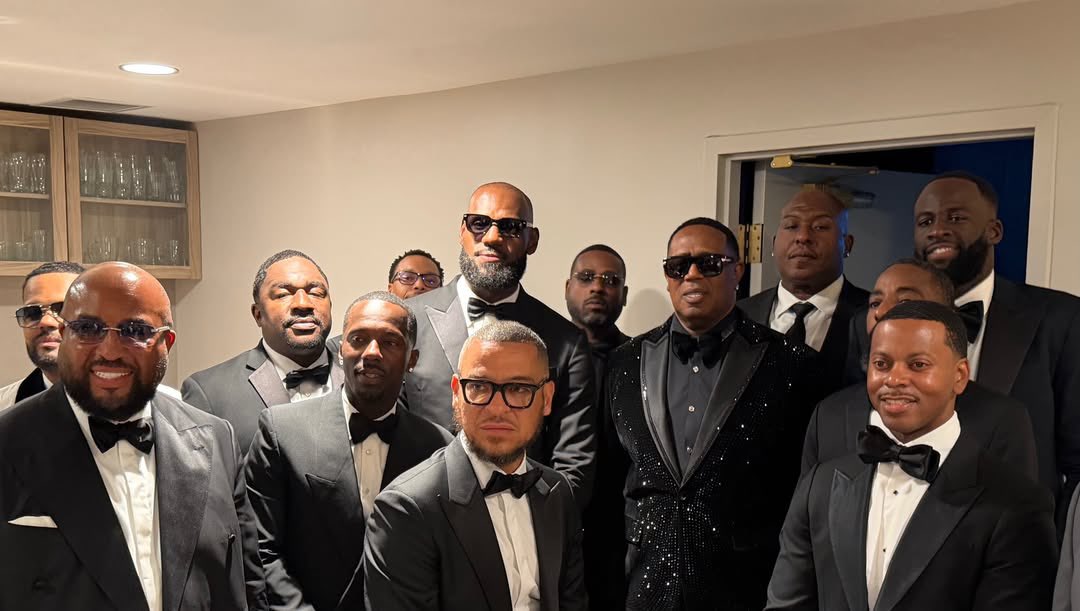 Bronupdates's tweet photo. LeBron, Draymond, and Rich Paul attended Jeezy’s show in Las Vegas this past Saturday. 🔥 https://t.co/rhrlF4en0V