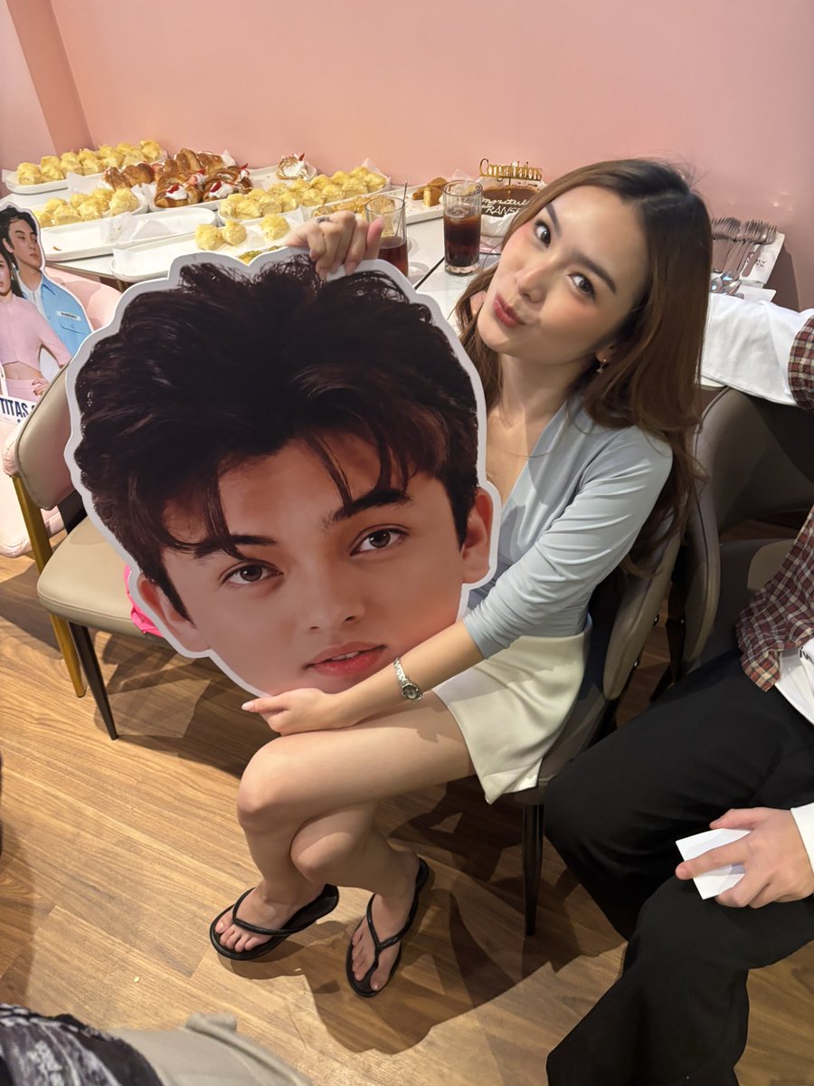 vethabatayo's tweet photo. ang cute ni seth dto hahaha

sabi ko kay seth, bakit umiilag sya sama ka sa pic lol

#FranSeth
#FrancineDiaz | #SethFedelin | #ACakeToRemember https://t.co/JEvjyB2u20