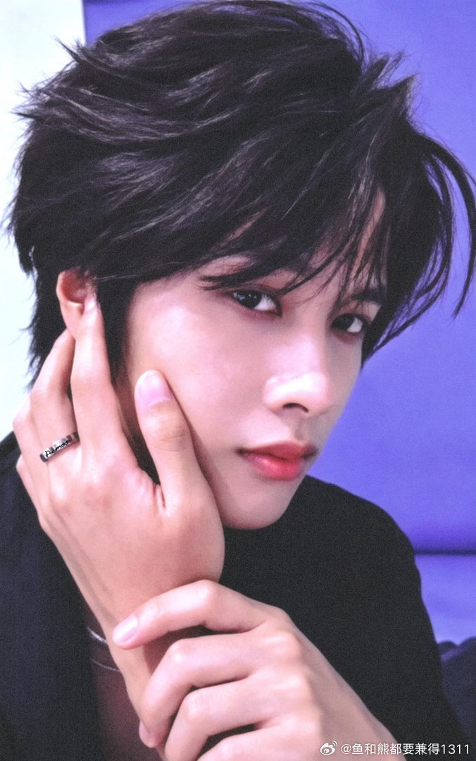 murberrytree's tweet photo. I hope the team behind their brand shoot is having a great day. the styling, pictures and everything is so beautiful. 
I can't get over these set of pictures. I really can't. https://t.co/6BDJiDrTHz