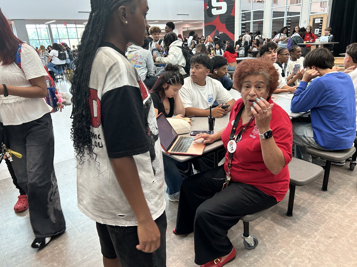 Principal0915's tweet photo. Shoutout to Mrs. Pegram! 👏🏽 A true hands-on principal who knows her students and makes time for them. During my visit yesterday, students continually sought her out for help, and she never hesitated to stop, listen, and help with schedules. That’s leadership! ❤️ #StudentCentered https://t.co/ANOVAfUEoV