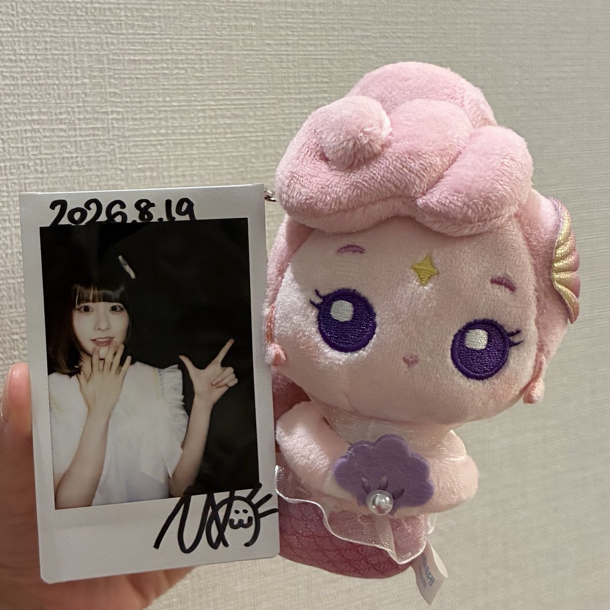 koara_o's tweet photo. 旅行に持っていくためのチェキ♡のおかげで旅行先でも姫子ちゃんと一緒だったよー♪(微妙な写真しかなくてガーン🙀💧)
 #神様仏様姫子様 https://t.co/YXmqYuFyIa