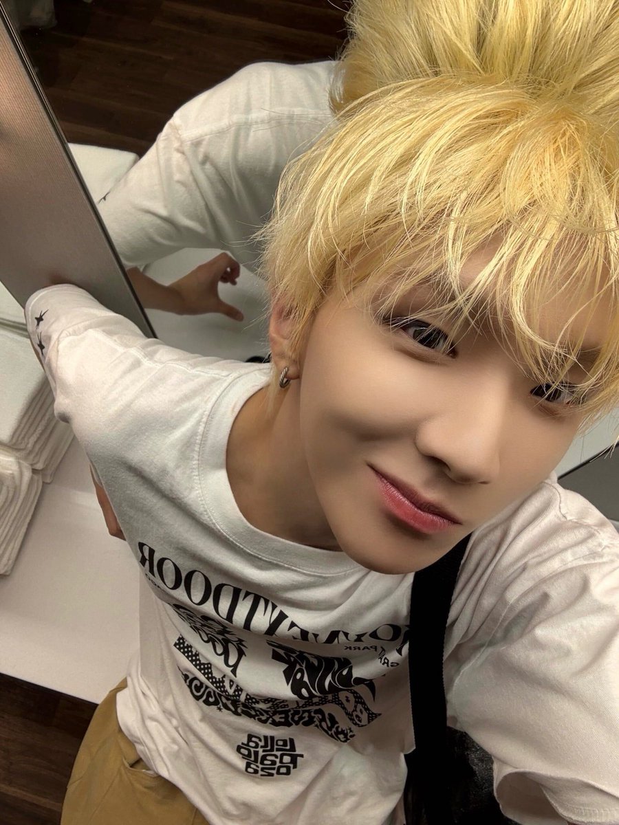 G_Guang_'s tweet photo. 아니 등뒤에 하트먼데 너진짜 뭔데 https://t.co/KFnDk48v3B