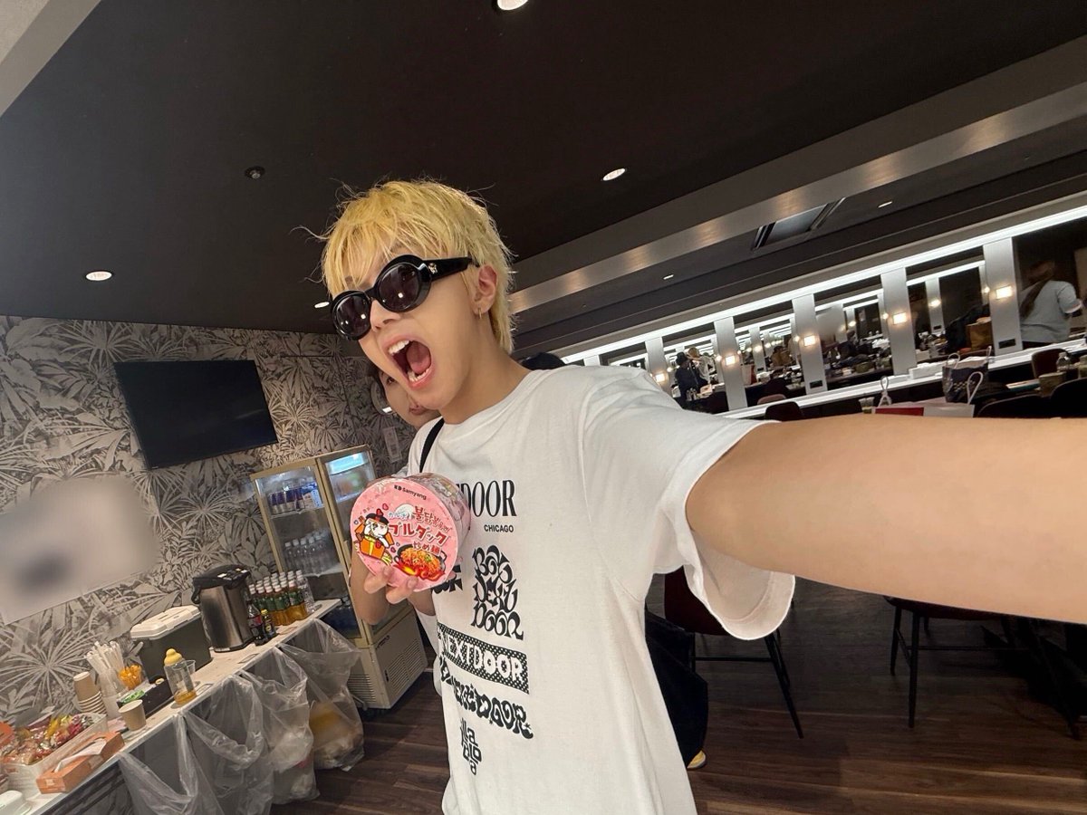 ChiRo17__'s tweet photo. 와 조홀라귀여워ㅋㅋ 나오늘까르보불닭먹은건어케알고 https://t.co/OPkPm0gPQ3