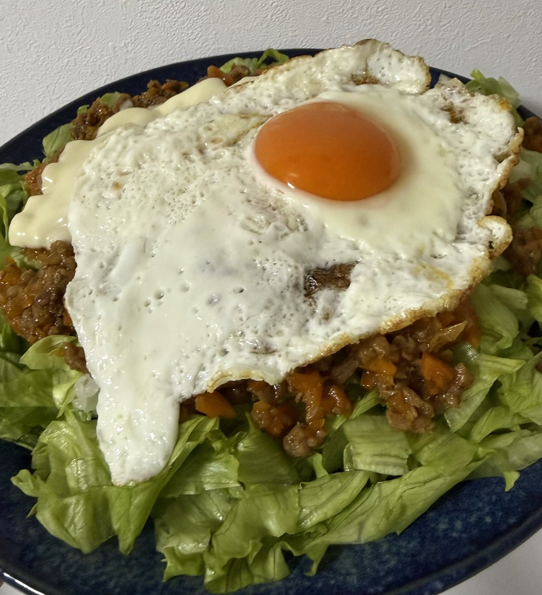 hyperlar's tweet photo. 久しぶりのゆり飯😋
萎びたにんじん、しめじも刻んでin
引用でレタスのせてた方がいて萎びたやつがいた事を思い出して追加!!
めちゃくちゃ美味しい〜 https://t.co/b2NYE5EYsw