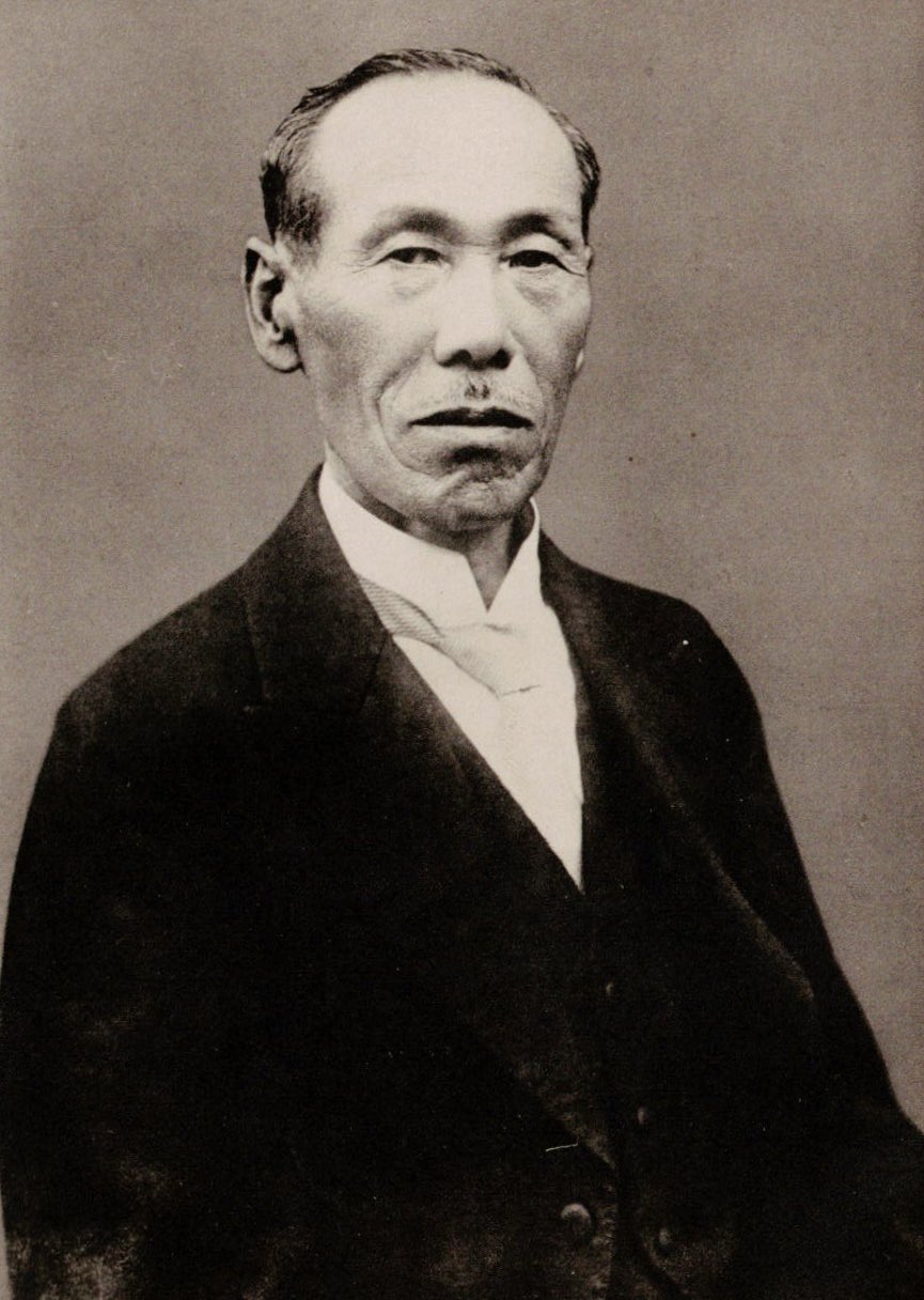 日本紋章学 沼田頼輔著 日本紋章学(沼田頼輔 著) / 古本、中古本、古
