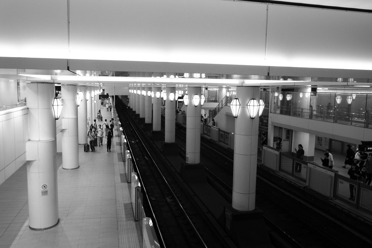 kuni_o_o_camera's tweet photo. 駅の雑踏をモノクロで
📷 RICOH GR DIGITAL Ⅱ
#GRDIGITAL #RicohGRDigitalI
#モノクロ #monochrome
#カメラのある日々 #オールドコンデジ https://t.co/ExtF2wkv0E