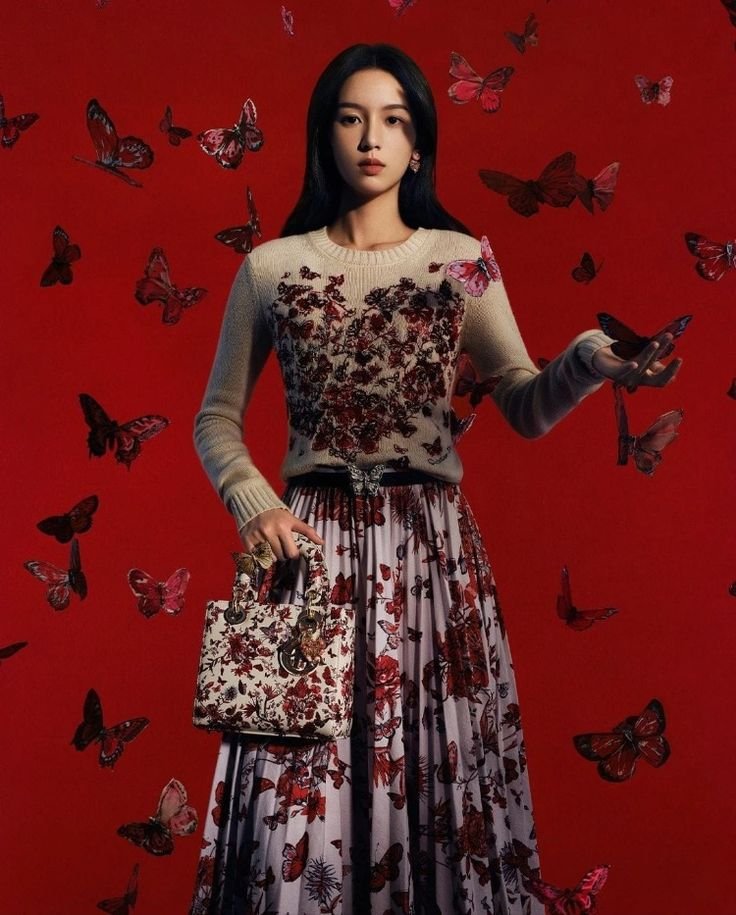 9a_kaushiki's tweet photo. Oh, to be her butterfly 
#ZhouYe https://t.co/b80RYUTvaK
