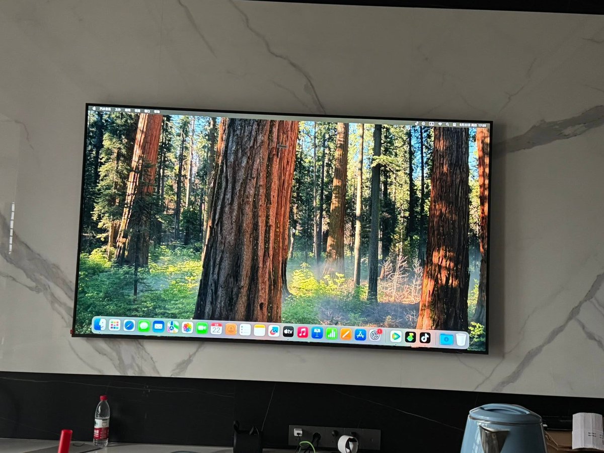 OOExplore's tweet photo. 这是我买入（以下这些组装的客厅电视）

Mac Studio

三星85X9D AI 电视

妙控鼠标（USB-C）

Mac机型的妙控键盘

大家觉得怎么样？ https://t.co/EYwG7u3XVE