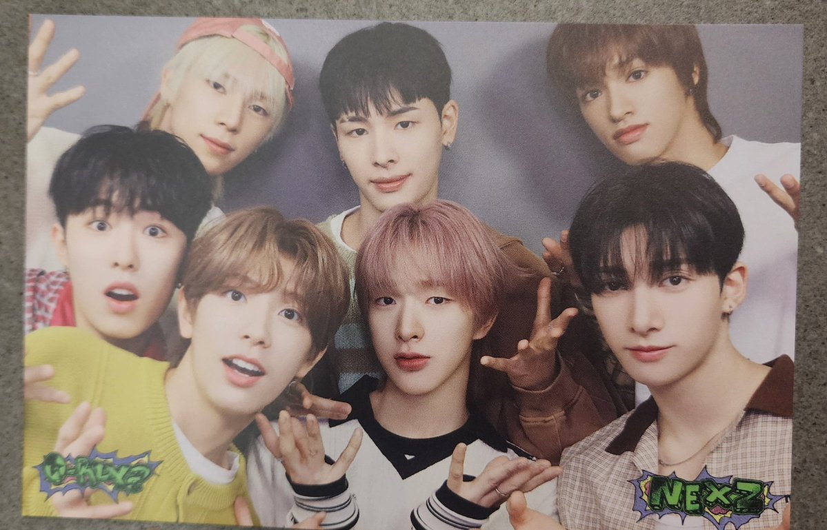 HYUIO511's tweet photo. 넥스지는 첫방 때 꼭 가족사진 엽서를 준다는 이야기가 있다
난 이 이야기를 정말 좋아한다 https://t.co/nH3ojvvzky