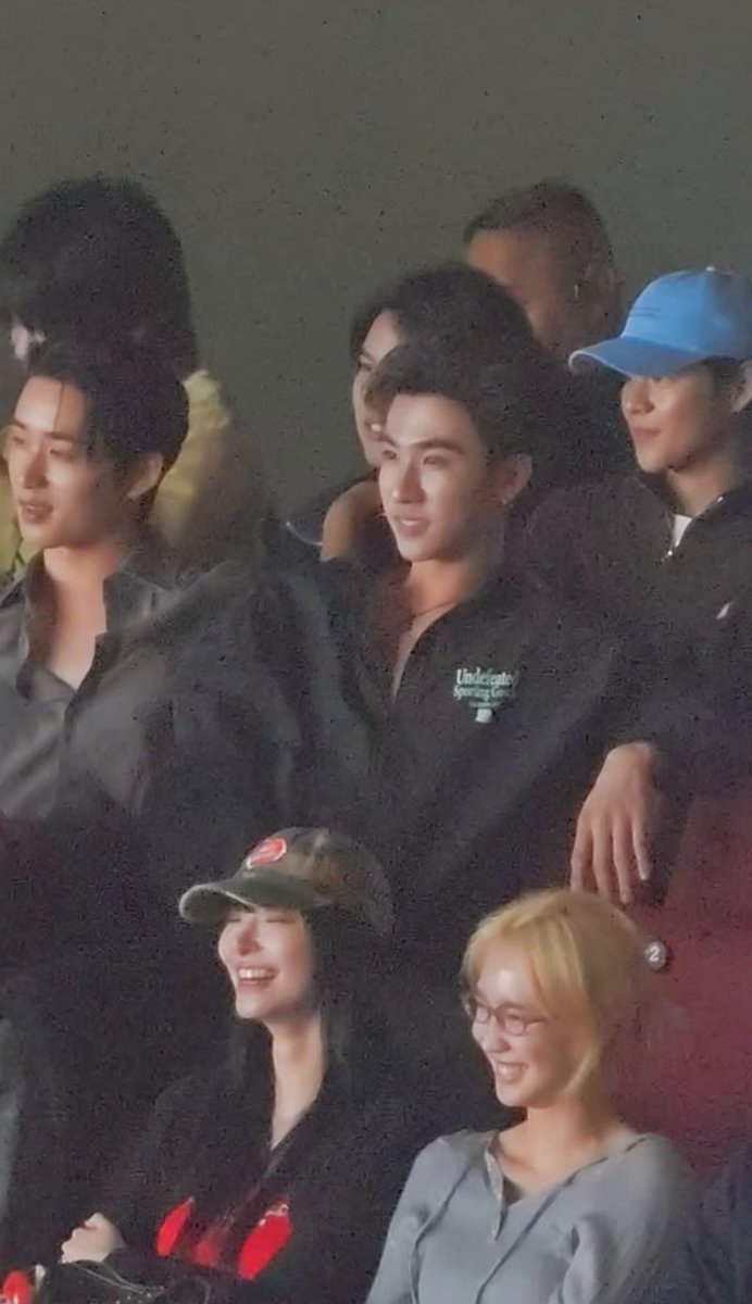 HoHo74649's tweet photo. @perthppe @EstRvp @GMMTV 🖤🦈 https://t.co/BkWpcyTfKi