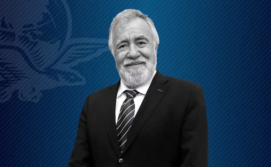 A_Encinas_R's tweet photo. Les comparto mi artículo de hoy en @El_Universal_Mx

Nicaragua y la OEA

Las campañas negras de desinformación se expanden sin ningún recato. Tocó el turno a la posición de México en la discusión del mecanismo de intervención de la OEA ante la situación política en Nicaragua sobre la que los promoventes no se tomaron la molestia de conocer el sentido y fondo del debate. A saber:

En la sesión del Consejo Permanente de la OEA el 5 de agosto señalé: “México expresa su profunda preocupación por las recientes declaraciones del copresidente Daniel Ortega, en el sentido de que en Nicaragua no volverán a celebrarse elecciones y que se impulsarán disposiciones para impedir la participación de fuerzas políticas opositoras”.

Lo que, de concretarse, representaría la supresión del derecho de la ciudadanía nicaragüense a participar en la dirección de los asuntos públicos y a elegir libremente a sus representantes. Para México, “la celebración de elecciones periódicas y auténticas constituye una obligación jurídica de los Estados derivada del Derecho Internacional”.

Si bien Nicaragua dejó de formar parte de la OEA desde 2023, continúa siendo Estado parte de la Convención Americana sobre Derechos Humanos (CADH), por lo que está jurídicamente obligada a respetar y garantizar los derechos reconocidos en ella, conforme a la cual todos los ciudadanos deben gozar del derecho de participar en los asuntos públicos, directamente o por medio de representantes libremente elegidos, así como de votar y ser elegidos en elecciones periódicas y auténticas, realizadas por sufragio universal y por voto secreto que garantice la libre voluntad de los electores.

Si bien la situación de Nicaragua reviste una dimensión política y de derechos humanos preocupante, México señaló que debía ponderarse la convocatoria a una Reunión de Consulta de Ministros de Relaciones Exteriores, un mecanismo extraordinario utilizado históricamente para atender crisis regionales graves, conflictos armados, agresiones o controversias entre los Estados.

A diferencia de lo que se ha señalado, en la sesión del Consejo Permanente del 19 de agosto, no se votó si se está a favor o en contra del régimen nicaragüense y menos aún si se está o no de acuerdo en que se cancelen las elecciones.

Lo que se votó fue la Convocatoria a dicha Reunión promovida por Estados Unidos para analizar la situación de Nicaragua, que México no acompañó porque la convocatoria carece de elementos suficientes y parte de un objetivo general ambiguo: “considerar la situación en Nicaragua y las medidas apropiadas”.

No es un asunto menor, menos aún en el contexto regional actual en que se pretende securitizar y subordinar la agenda hemisférica a la Estrategia de Seguridad Nacional de los Estados Unidos, y donde altos funcionarios de Estados integrantes de la OEA emiten mensajes de hostilidad que amenazan la soberanía e integridad de otros Estados a partir de doctrinas que buscan asegurar supreminencia hemisférica, controlar infraestructura estratégica y minerales críticos, y crear nuevos enemigos, narcoterrorismo, terrorismo de extrema izquierda y otros.

Cualquier medida que emane de la OEA debe enfocarse en subrayar los compromisos en materia de derechos humanos que continúan vigentes para Nicaragua, así como en buscar canales que permitan restablecer la cooperación con el Sistema Interamericano de Derechos Humanos.

Como lo ha expresado la Presidenta Claudia Sheinbaum, la posición de México está sustentada en nuestra Constitución, que establece los principios que orientan la nuestra política exterior: autodeterminación de los pueblos, no intervención, solución pacífica de controversias y respeto irrestricto a los derechos humanos.
https://t.co/yguMMNVfne