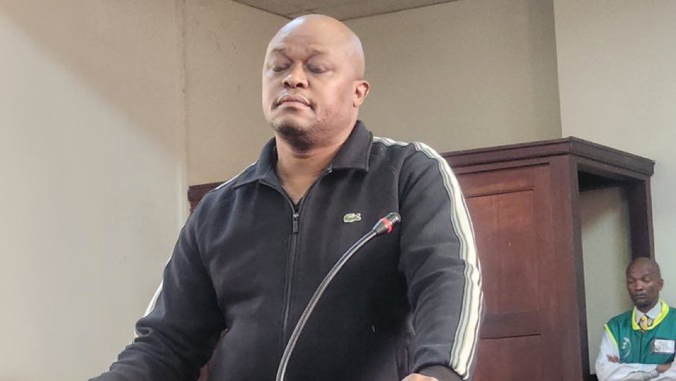 kingMjava77's tweet photo. The state is now lying about Brown Mogotsi 😂😂. They are now saying Mogotsi tried to escape from prison last week. They are just trying to frustrate his bail application, they punished him enough. Mogotsi cannot run from such charges, no way. #MadlangaCommission https://t.co/KqTIINKEeS