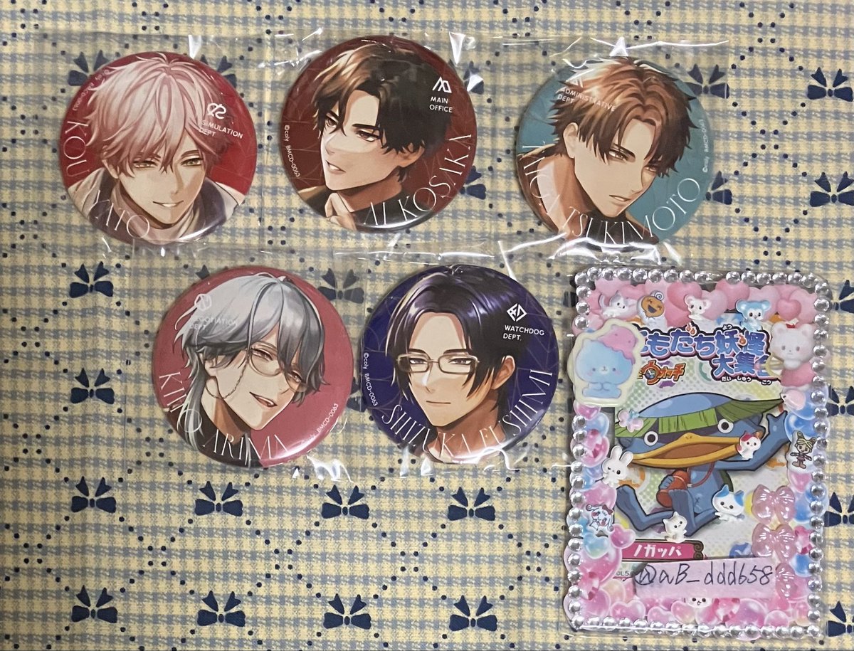 aB_ddd658's tweet photo. 【譲渡,交換】BREAK MY PHASE ブレマイ 缶バッジ ブロマイド
譲）綾戸 皇坂 槻本 在間 節見
求）缶バ400円,ブロマイド200円＋送料,もしくは3枚目過去特典,ネップリの恩田 郵送のみ↓ https://t.co/n8qVbWOHUw