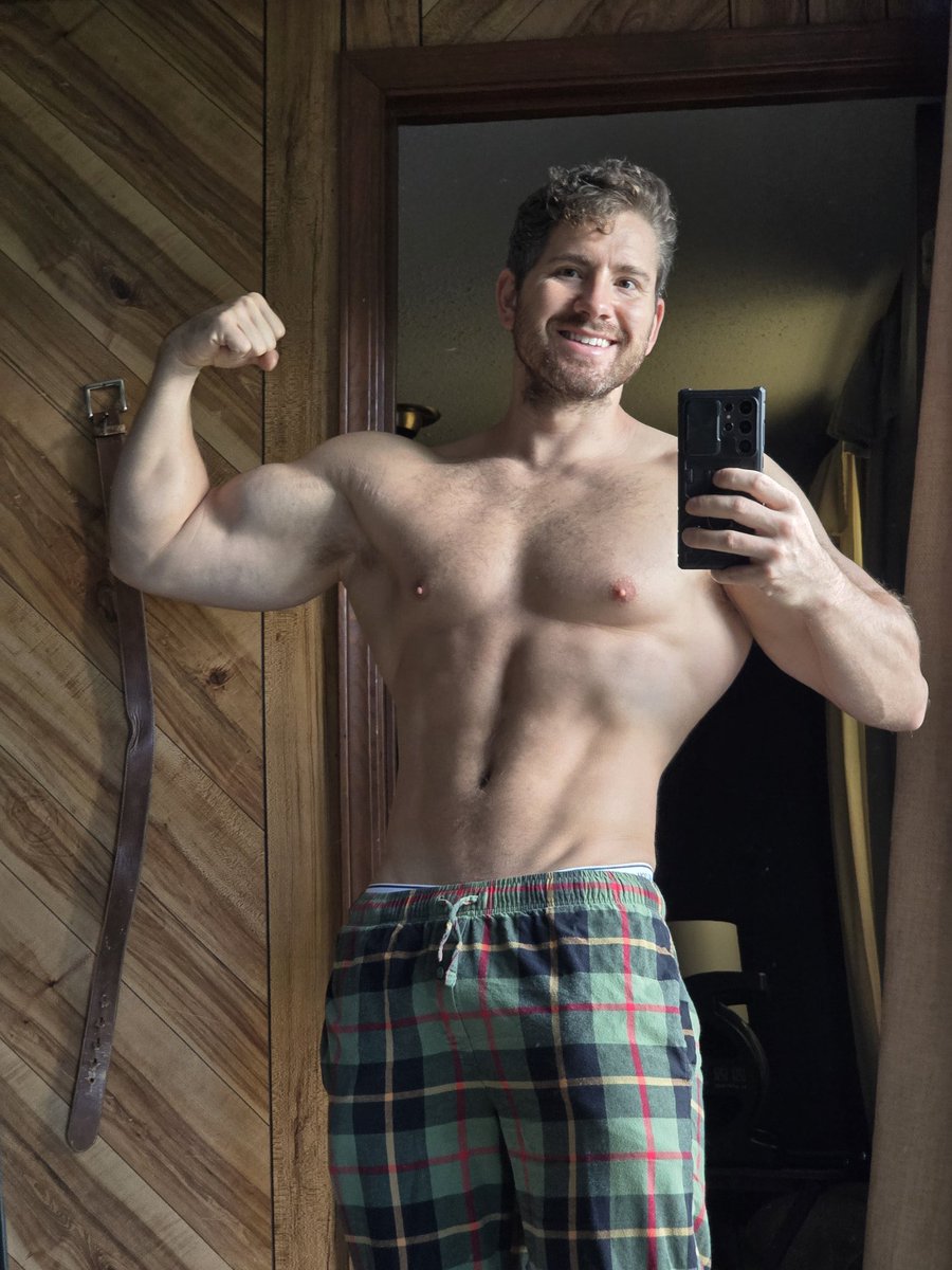 Derrickfity's tweet photo. Hey everyone how is your day going 😊🙂‍↔️ https://t.co/Lm420XIGAs