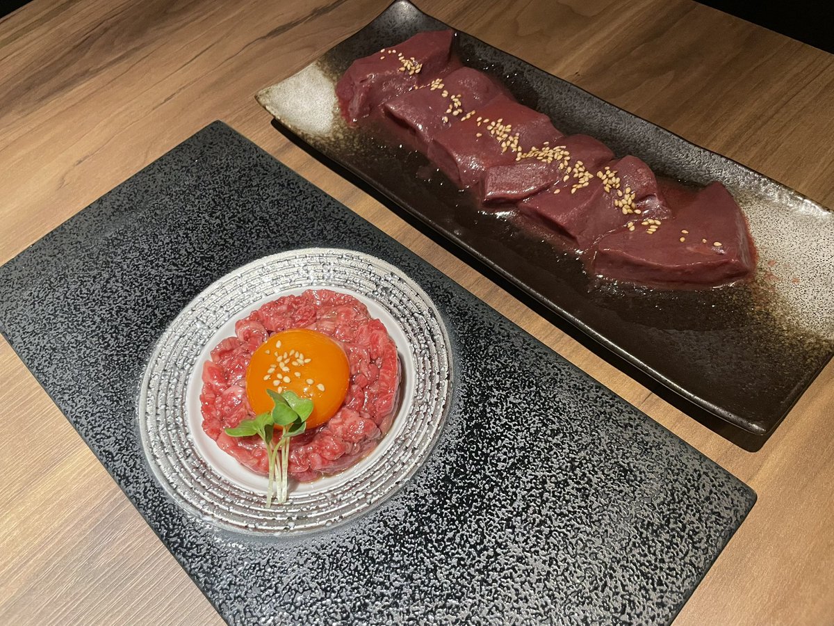 KeseranPsrn's tweet photo. 家族の誕生日に便乗してかつて住んでいた地で焼肉食してきた🥩🔥案内された部屋がたまたま77番の部屋でラッキーだった〜美味しかった〜 https://t.co/zDSgO0pmDE