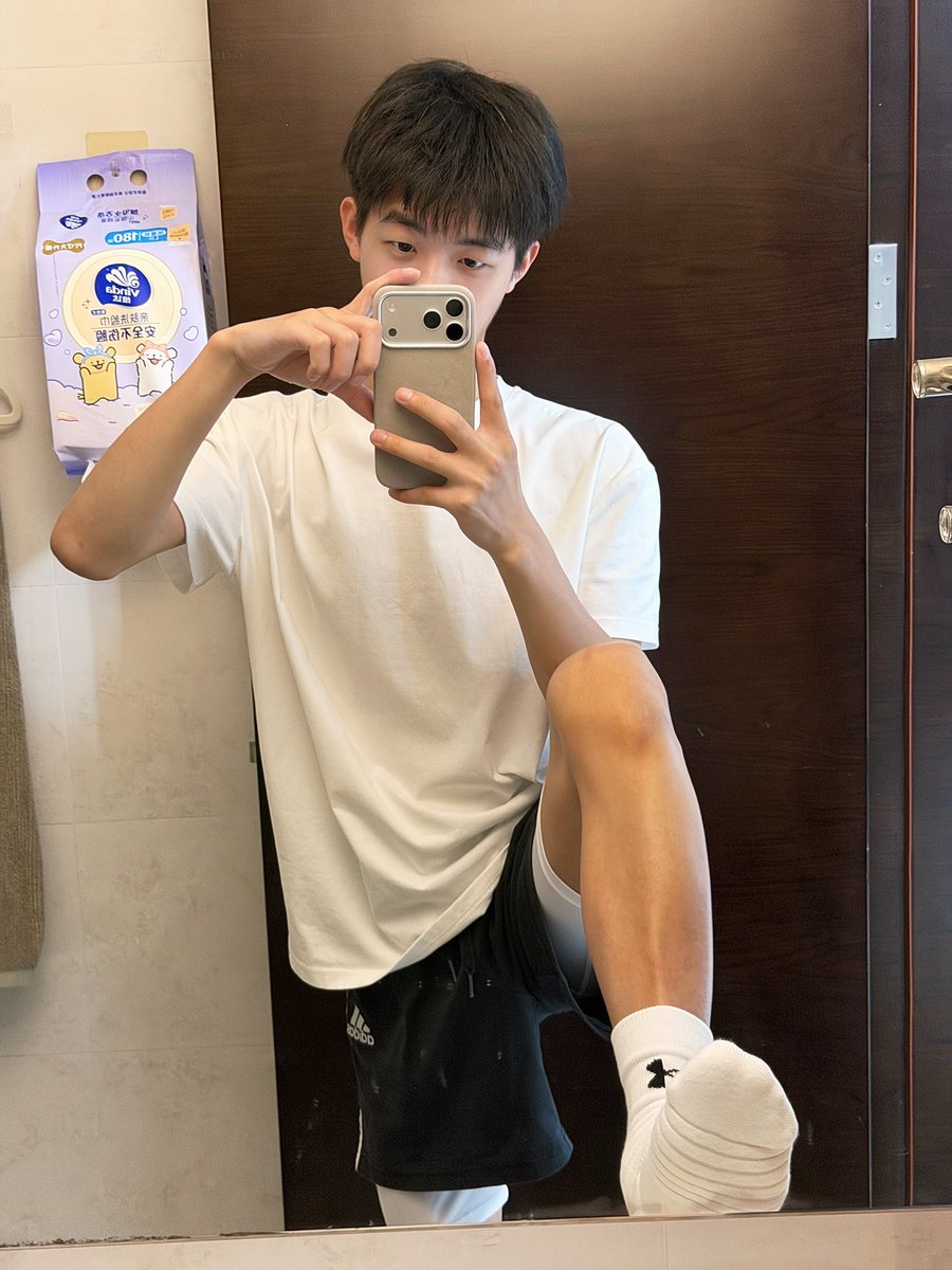 Xiane2849's tweet photo. 小0啊 总是希望男人既是父亲 又是哥哥 既是恋人 又是荡夫 如果是我的话 都能做到哦 https://t.co/AYWXBIvP12