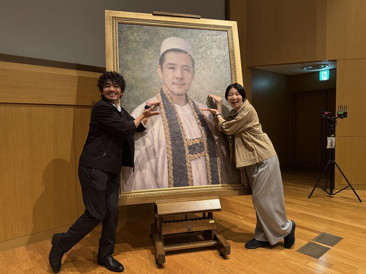 ichijigen_ytv's tweet photo. ❨ 一次元の撮影日記 ❩

大きな教祖の額縁と一緒に
元バディでパシャリ😭📷
カットがかかればとってもお茶目なお二人👮✦ 

最新話TVer見逃し配信中💠
🔗https://t.co/oMdfB6wjQc

第𝟗話 𝟖/𝟑𝟎(日)よる𝟏𝟎:𝟑𝟎
『#一次元の挿し木』

#土居志央梨 #和田正人 https://t.co/kOuWEdkvLR