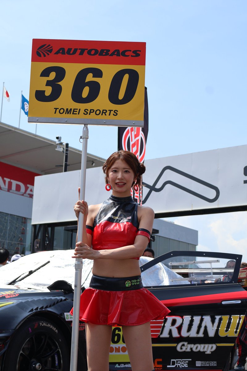 moaism001's tweet photo. 2026.08.23
スーパーGT 第5戦（鈴鹿サーキット）
スターティンググリッド
#朝倉咲彩（@littlewhite_saa）さん
最後尾からUターンして、
奇跡的に2回目の撮影チャンス！

#SUPERGT2026
#RUNUP https://t.co/ijHExdX1Cd
