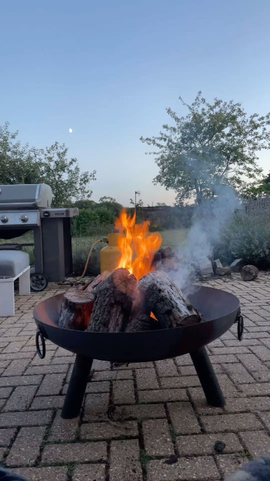 MayasWallet's tweet photo. I just received a contribution towards fire pit 3 from danstex86 via Throne. Thank you! https://t.co/NGrwxAzV2r #Wishlist #Throne https://t.co/vXzfsNb9Xo