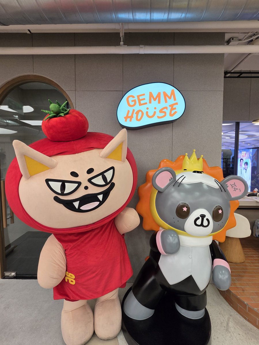 tomafox_gmmtv's tweet photo. ฟ้อกมาแน้วววว ใครหม่ำเนื้อฟ้อกแน้วบ้างง ยกมือขึ้นนนน  🦊🍅
#GEMMHOUSE 
#TOMAFOX https://t.co/sVDHsq7Oy2