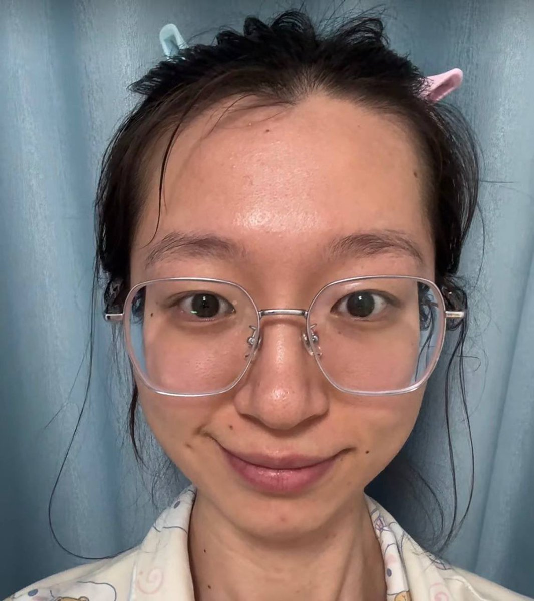 ru9kchan's tweet photo. 男の人ってすっぴんに夢見すぎじゃない❓「すっぴんが好き」って言う人ほど、ガチすっぴん見せた瞬間黙りそう。

←本当のすっぴん
　　　男が思ってるすっぴん→ https://t.co/FGJB1cIw2p