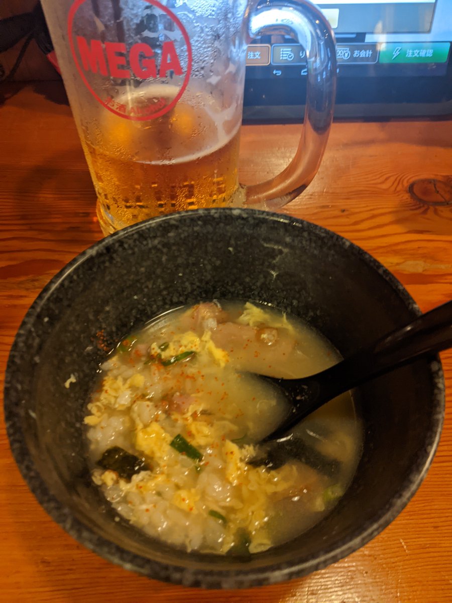 s_028071's tweet photo. 人身事故で
１時間電車の中にいて

ビールがすぐ飲みたくて
再度時間ロスをする

トリキさん雑炊美味いね
ラーメンも食べたけど😀 https://t.co/q0BQBrkwke