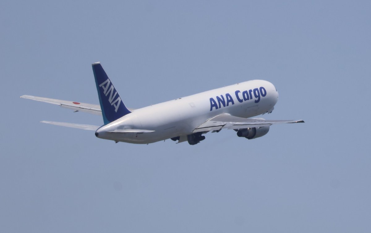 JOYellow222's tweet photo. 2026.8.25(火)NH2013(HND→AXT)11:13発 All Nippon Airways(ANA Cargo)
Boeing 767-381F(ER)JA602F 羽田では初めて見た Cargo格好良く上がる✈
#anacargo https://t.co/j8sQ5rPkrj