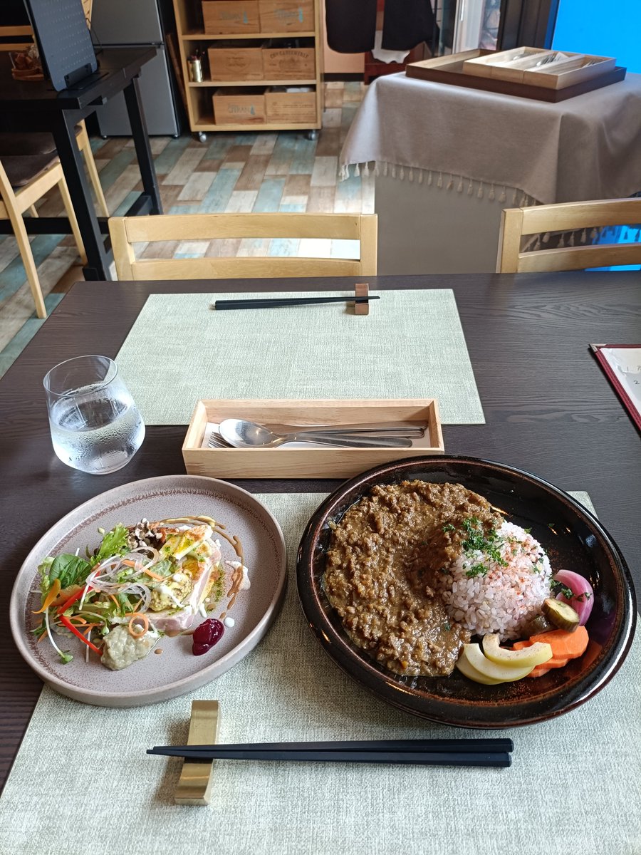 corydorared's tweet photo. モンレーヴ館山
猪肉のテリーヌ＆ジビエのキーマカレー
猪ﾒﾆｭｰｱﾗｶﾙﾄ有り過ぎて目移りする嬉しい悲鳴。
生ｼｪｲｸもﾒﾁｬｳﾏだけどﾃﾘｰﾇもｶﾚｰも美味！ https://t.co/K5jncctnwm