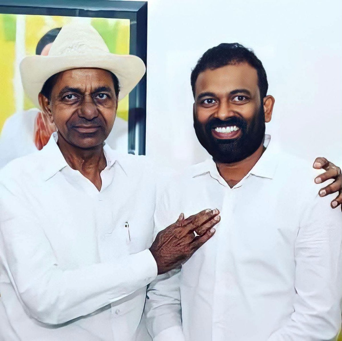 Premkumar99666's tweet photo. బీఆర్ఎస్ పార్టీ స్టేట్ సోషల్ మీడియా కన్వీనర్, తెలంగాణ రాష్ట్ర మాజీ #TSREDCO చైర్మన్, వై.సతీష్ రెడ్డి  అన్న గారికి హృదయ పూర్వక జన్మదిన శుభాకాంక్షలు...💐🤝🎂

@ysathishreddy https://t.co/g2lPL4feGl