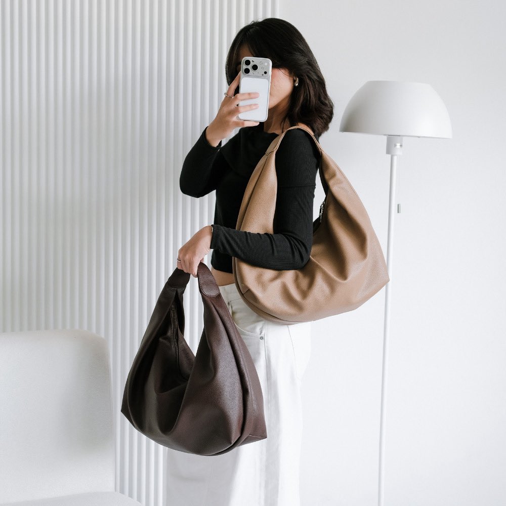 FSN989's tweet photo. Tas cemplang-cemplung super slouchy gini harganya cuma 100ribuan✨✨. Tas2 lokal brand skrg emang bener2 yaa🤏🏻🤏🏻

https://t.co/HylP3KexJH https://t.co/7rnpiKLoZE