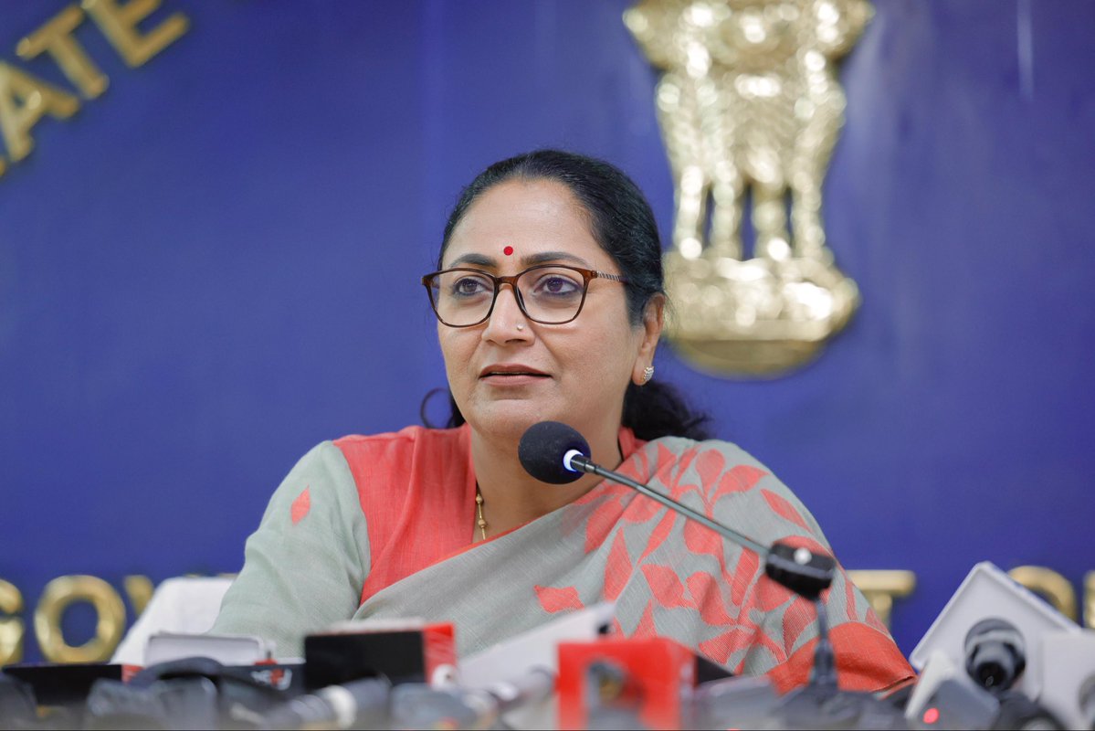 gupta_rekha's tweet photo. दिल्ली के घर-घर तक निर्बाध और स्वच्छ पानी की आपूर्ति पहुंचाने के लिए केंद्र सरकार के सहयोग से दिल्ली सरकार लगातार नए प्रोजेक्ट्स पर काम कर रही है।

दिल्ली जल बोर्ड को ADB से ₹2,500 करोड़ का फंड मिल रहा है। वजीराबाद कमांड एरिया में ₹805 करोड़ और ₹935 करोड़ के दो पैकेज स्वीकृत किए गए हैं। वहीं, वेस्ट और साउथ-वेस्ट दिल्ली के लिए ₹11,427 करोड़ के निवेश को आगे बढ़ाया गया है, जिससे 36 लाख से ज्यादा दिल्लीवासियों को बेहतर वॉटर सप्लाई इंफ्रास्ट्रक्चर का लाभ मिलेगा।

अनधिकृत पानी कनेक्शनों को नियमित करने की योजना भी 31 मार्च 2027 तक बढ़ा दी गई है।

#ViksitDelhi
