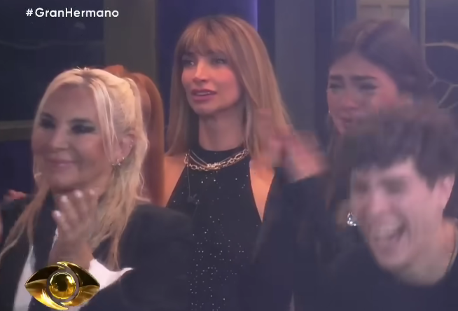 pastafloragang's tweet photo. emanuel y tamara son los dos unicos participantes que sol aplaudió y vio salir. ella tiene un respeto distinto por los ex gh que fueron a la casa a jugar y no a ganar seguidores. #granhermano https://t.co/JDdXz19NTX