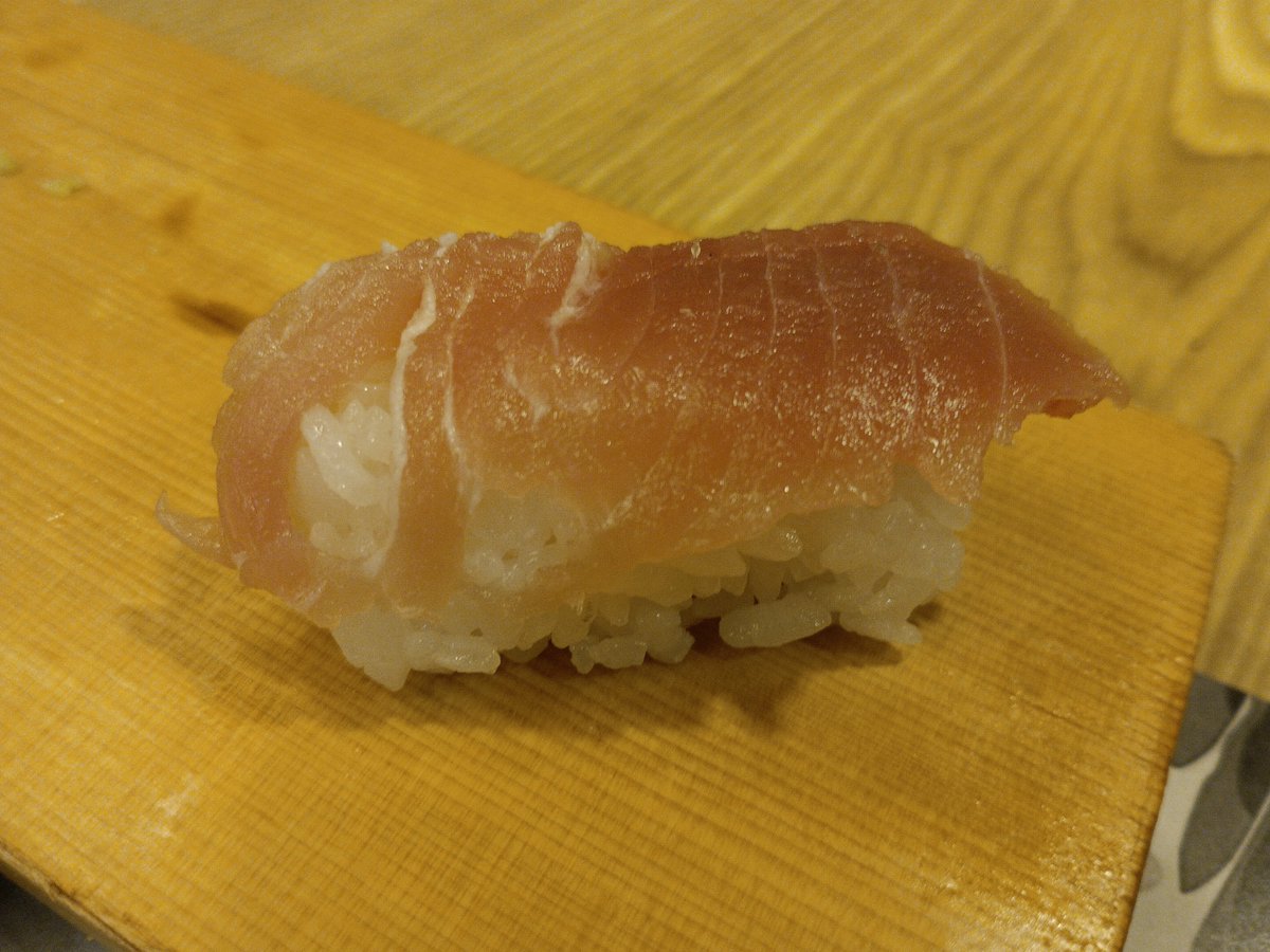 mjun46's tweet photo. すし酒場 fujiyama tokyo 新宿東口店
の中トロ~バーコードハゲかと思ったわ。
食べログに載せたら修整依頼来たよ🤣 https://t.co/BXAKyBbEWA