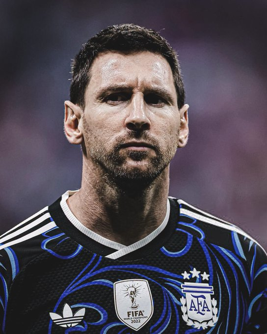 icardo8's tweet photo. EL FÚTBOL ANTES DE QUE MESSI APARECIERA:

▪️🇫🇷 Máximo ganador del Balón de Oro: Platini
▪️🇩🇪 Máximo ganador de la Bota de Oro: Müller
▪️🇪🇸 Máximo ganador del Pichichi: Zarra
▪️🇩🇪 Más goles en un año: Müller
▪️🇧🇷 Más goles en un mismo club: Pelé
▪️🇦🇷 Más goles en la Selección Argentina: Batistuta
▪️🇪🇸 Máximo goleador histórico de LaLiga: Zarra
▪️🇵🇱 Más goles consecutivos: Peterek
▪️🇧🇷 Más goles en una Selección sudamericana: Pelé
▪️🇪🇸 Máximo goleador del Barcelona: Rodríguez
▪️🇪🇸 Más partidos en Barcelona: Bernardo
▪️🇦🇷 Más partidos en Argentina: Zanetti

DESDE QUE MESSI APARECIÓ:

▪️🇦🇷 Máximo ganador del Balón de Oro: Messi
▪️🇦🇷 Máximo ganador de la Bota de Oro: Messi
▪️🇦🇷 Máximo ganador del Pichichi: Messi
▪️🇦🇷 Más goles en un año: Messi
▪️🇦🇷 Más goles en un mismo club: Messi
▪️🇦🇷 Más goles en la Selección Argentina: Messi
▪️🇦🇷 Máximo goleador histórico de LaLiga: Messi
▪️🇦🇷 Más goles consecutivos: Messi
▪️🇦🇷 Más goles en una Selección sudamericana: Messi
▪️🇦🇷 Máximo goleador del Barcelona: Messi
▪️🇦🇷 Más partidos en Barcelona: Messi
▪️🇦🇷 Más partidos en Argentina: Messi

EL MEJOR JUGADOR DEL MUNDO HASTA QUE SE RETIRE.