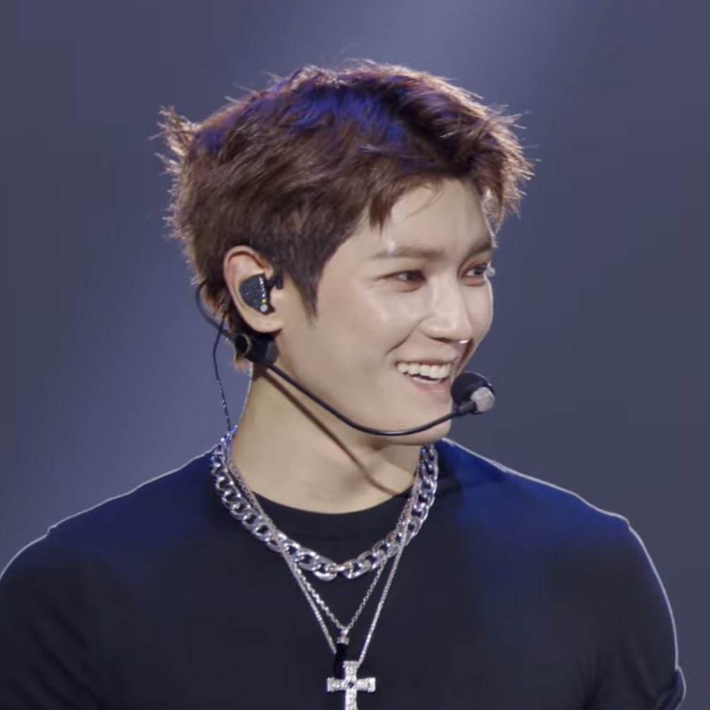 neoveur's tweet photo. TAEYONG SO HANDSOME https://t.co/UvDljtx9Qi