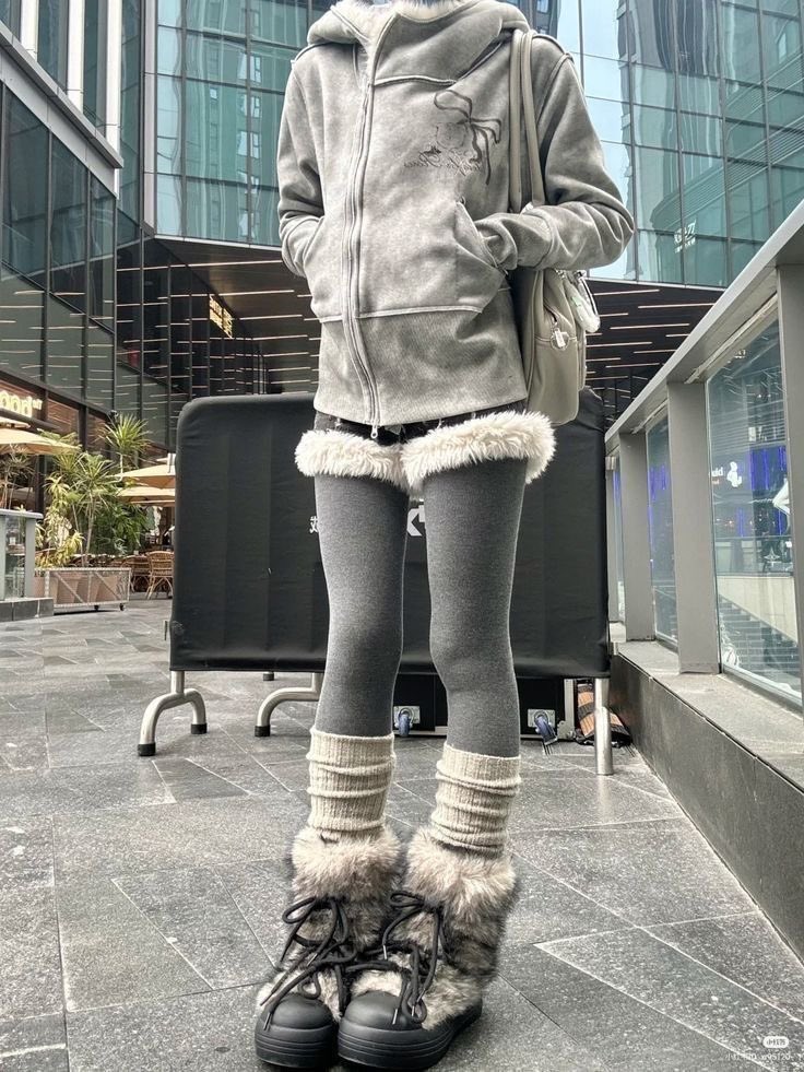 chaeloric's tweet photo. to have chunky shoes and tiny legs https://t.co/fgMtiu7k2g