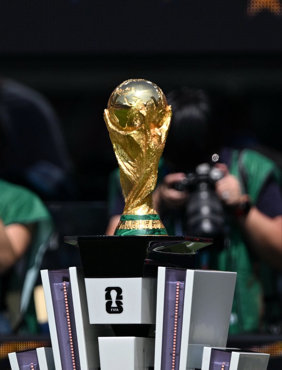 ActuFoot_'s tweet photo. 🚨 LA COUPE DU MONDE SERA PRÉSENTE DEMAIN AU BERNABEU AVANT LE MATCH ENTRE LE REAL MADIRD ET LA REAL SOCIEDAD !!! 🏆

Les champions du monde Marc Cucurella 🇪🇸 et Mikel Oyarzabal 🇪🇸 seront honorés par le Real Madrid et la Real Sociedad avant la rencontre. 

🗞️ @MelchorRuizCope https://t.co/irEO54QDsh