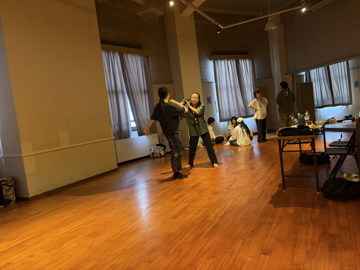 Korinproject's tweet photo. 本日の練習風景です！殺陣の練習や体力づくりにダンスを踊りました！
ダンスは運営も交えて踊りました😇
#虹凜 #演劇 #高校生 #高校生演劇 #ダンス https://t.co/04ARi4zc9a