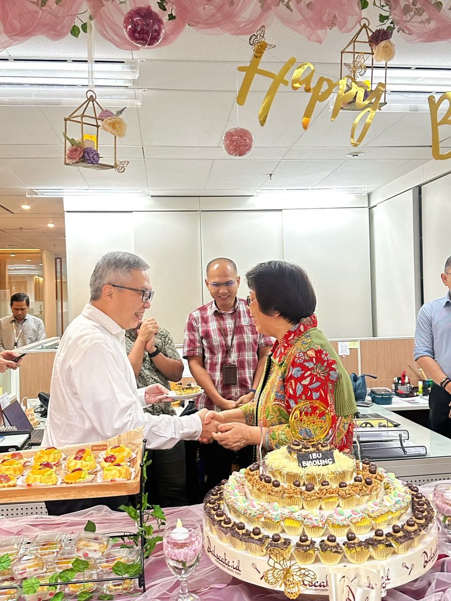 PersatuanG's tweet photo. Happiest 70th Birthday Ibu The Biao Ling, semoga sehat selalu, panjang umur dan bahagia bersama keluarga https://t.co/HG9anM3sRA