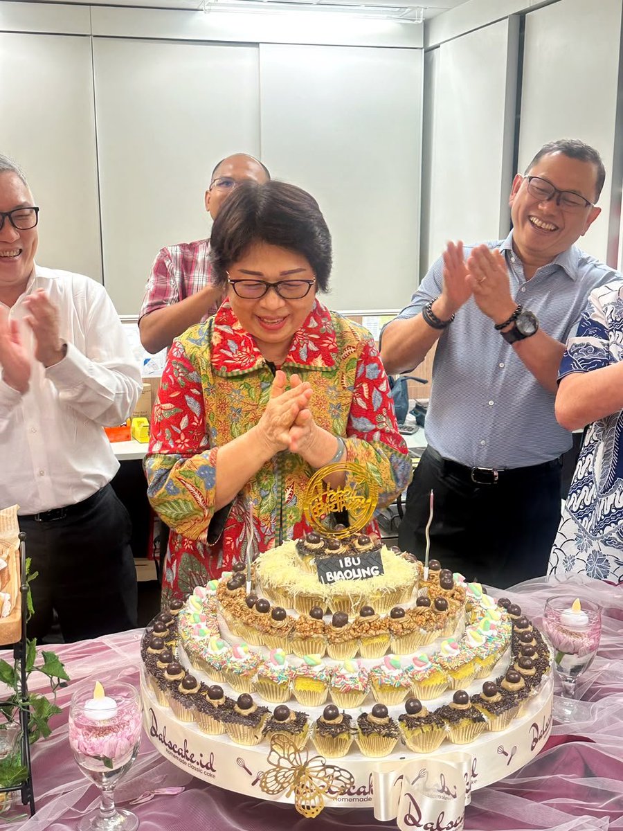 PersatuanG's tweet photo. Happiest 70th Birthday Ibu The Biao Ling, semoga sehat selalu, panjang umur dan bahagia bersama keluarga https://t.co/HG9anM3sRA