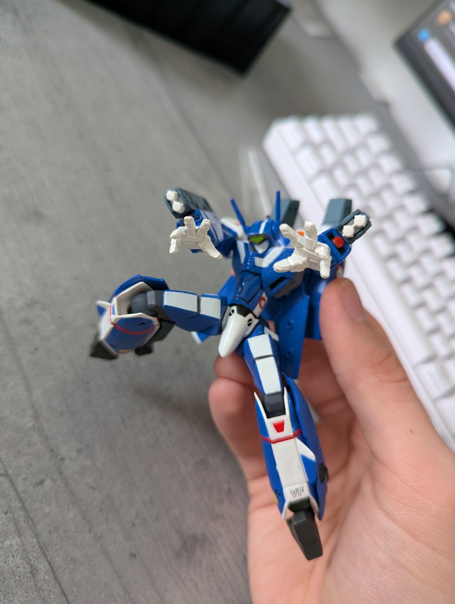 Perpy_pla's tweet photo. @gundamwarsiii Posing OG revos is fun 
Wish we could have gotten some gundam designs im the revoltech line 
The Turn A would have fit really well with its dynamic design https://t.co/OuyghEMiE6