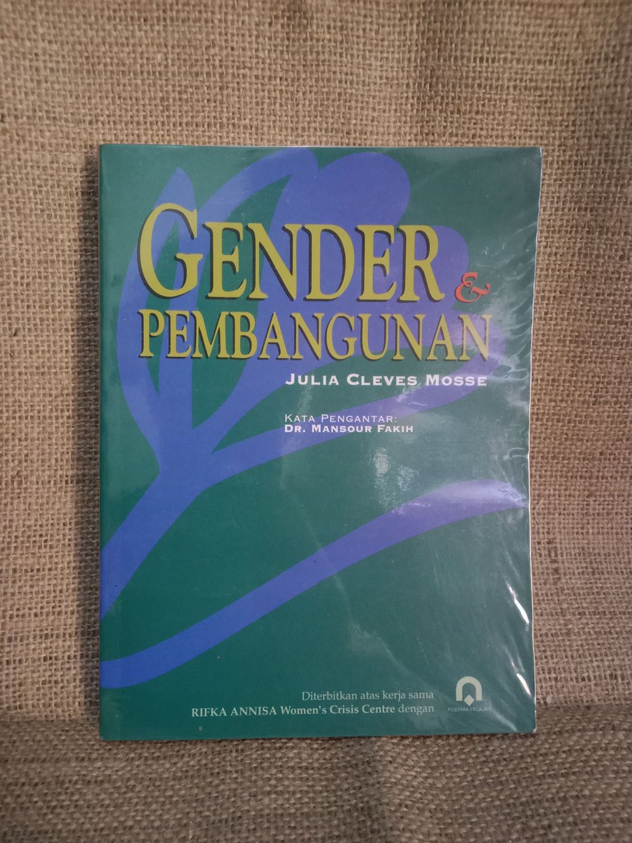langgara01's tweet photo. GENDER & PEMBANGUNAN
-Julia Cleves Mosse
Pustaka Pelajar, 2018
ORIGINAL | Bekas | kondisi BAIK
Pemesanan : Komen | DM | WA
Harga : Rp48.000
#book #buku
#jualbuku #preloved #bukupreloved
#gender #sosial
#booktwitter #booktwt
#LANGGARAbookstore #bandung https://t.co/qNr1oqhMzq