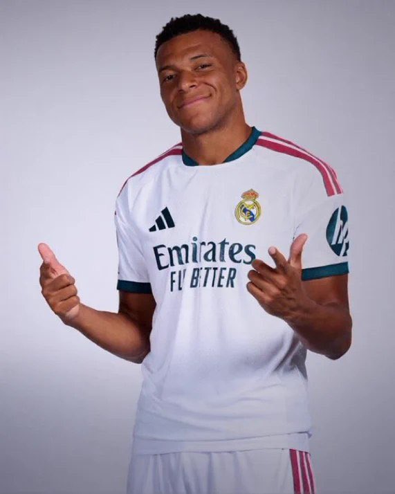AYEM0001's tweet photo. Day 25 of posting Kylian Mbappe till he wins Ballon d’or https://t.co/9nJoVX8RYB